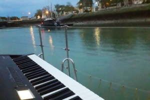 pianiste en mer